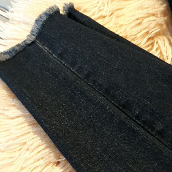 Distress Refuge blue jeans - Picture 3 of 8